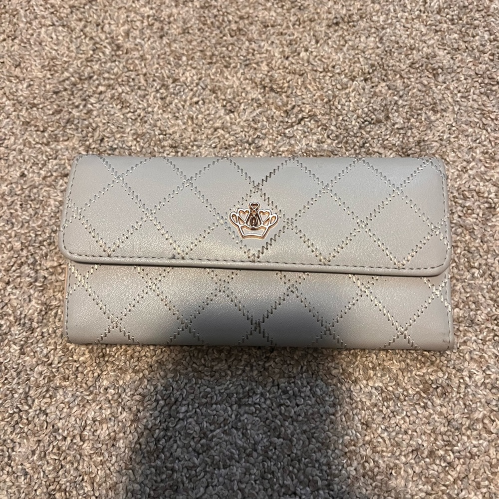 grey wallet